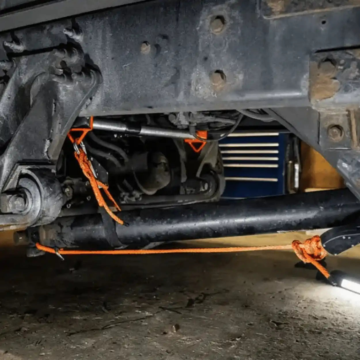 a scene depicting safeall driveline pro for easy driveshaft removal during towing. DLP100
