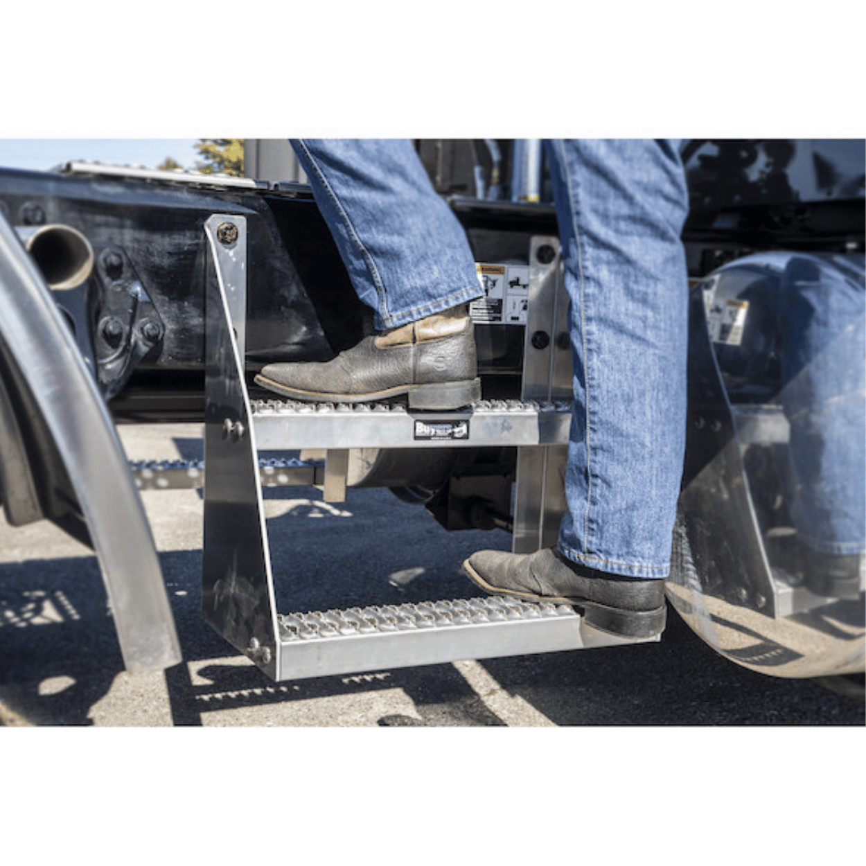 Class 8 Aluminum Frame Steps for Semi Trucks