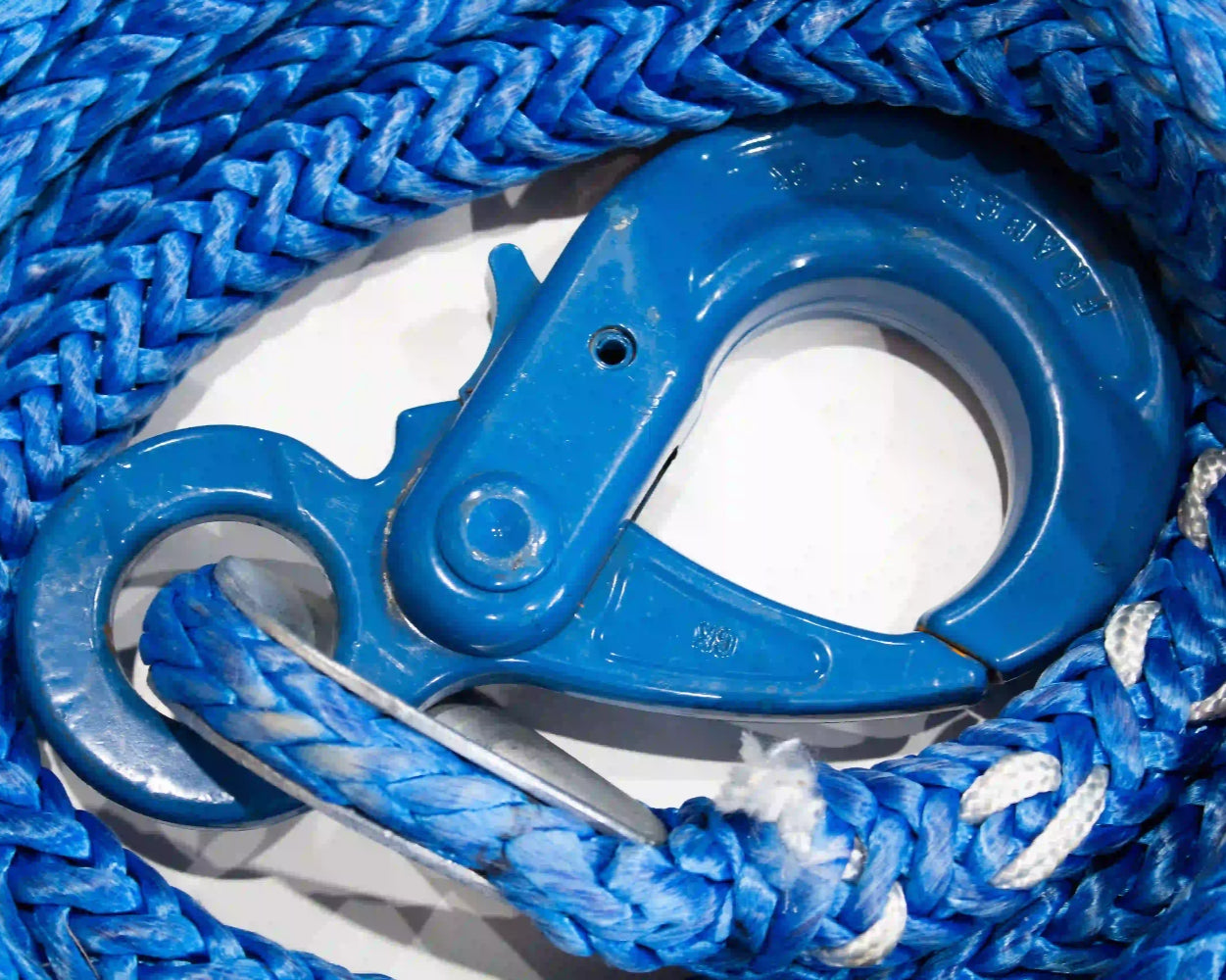 a close up of the self locking hook on a 5/8" x 75' synthetic winch line. Highlights the braided pattern that makes up the rope. 