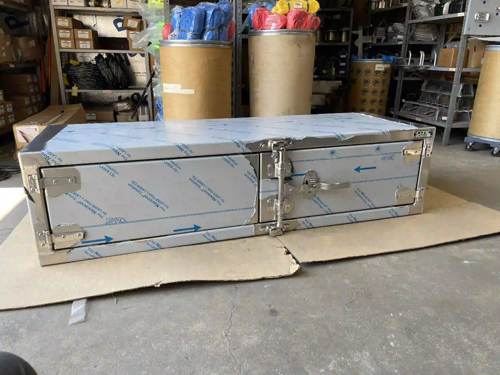 This heavy-duty underbody toolbox offers a brilliant polished sheen and a tough camlock locking system, designed specifically for rollback tow trucks and commercial trailers.