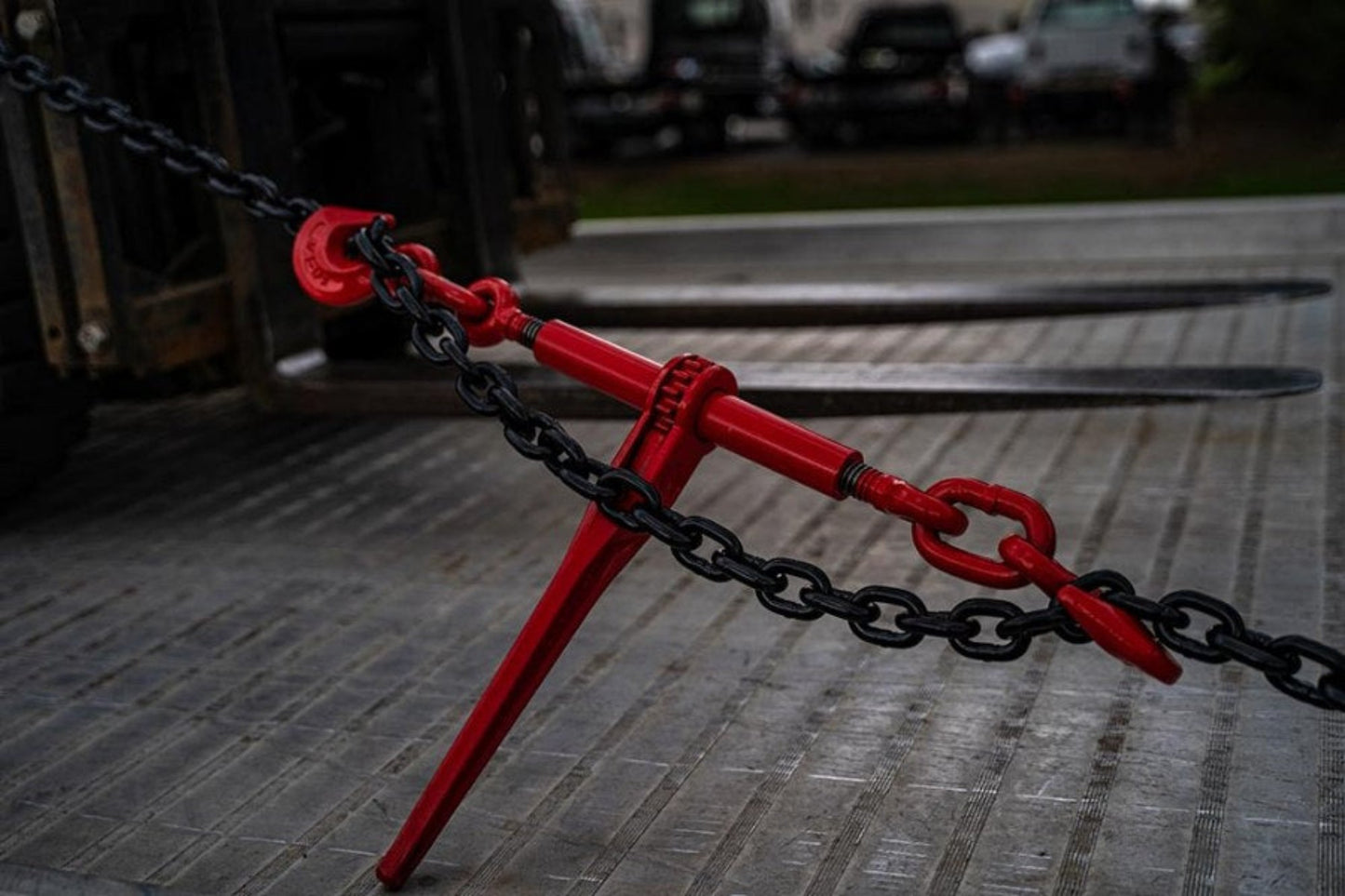 ratchet chain binder in action - safeall ratchet binder - ratchet load binder - towing