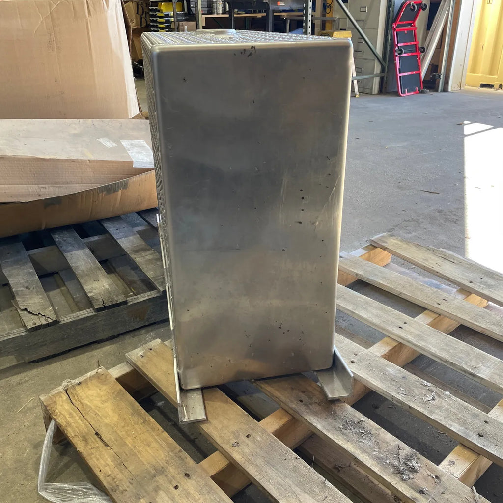Buyers UR50A 50 gallon upright aluminum hydraulic reservoir with diamond tread upper half
